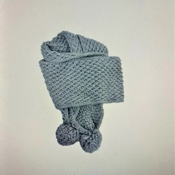 Rampage‎ Shimmer Grey/Silver Knit Scarf EUC - Picture 2 of 6